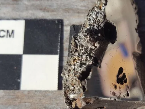 Phát hiện 2 khoáng chất chưa từng được biết đến ẩn trong thiên thạch rơi xuống Trái đất