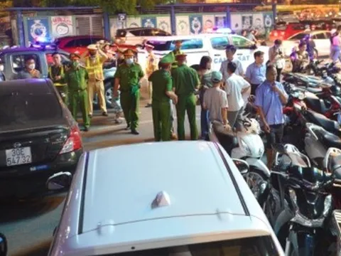 Ai đứng sau ngành dịch vụ trông xe trên vỉa hè, dưới lòng đường ở Hà Nội?