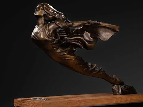 Cadillac mang biểu tượng nữ thần trở lại đấu Rolls-Royce, Bentley