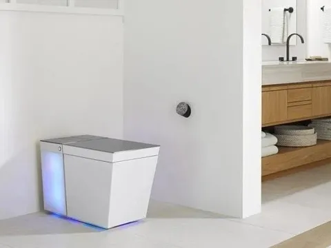 Từ ‘thông minh’ chưa mô tả hết được về chiếc bồn cầu này: Biết phát nhạc, đọc báo, làm ấm, khử mùi nhưng giá cũng ‘mặn chát’ tương xứng