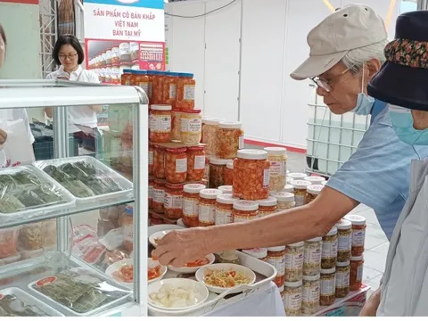 Hơn 1.000 đặc sản Tết hội tụ tại khu nhà cao nhất TP HCM