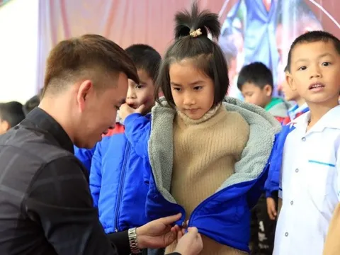 Công ty Golden City trao gần 1.500 áo ấm cho học sinh nghèo xứ Nghệ