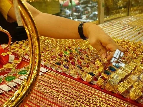 Vàng miếng SJC cao hơn vàng nhẫn 13 triệu đồng/lượng