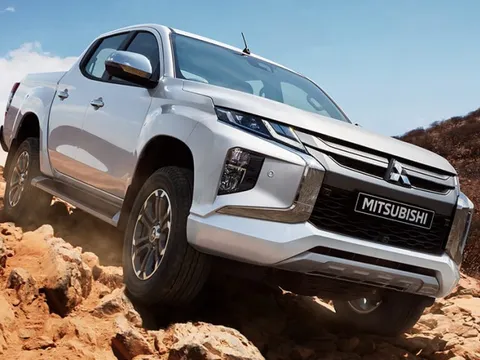Bảng giá xe Mitsubishi tháng 12: Mitsubishi Triton được tặng camera lùi