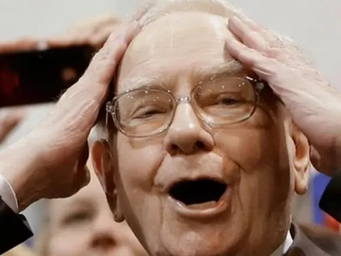 Warren Buffett: Có là CEO giỏi nhất nước Mỹ cũng ‘không bằng một góc’ của người phụ nữ này