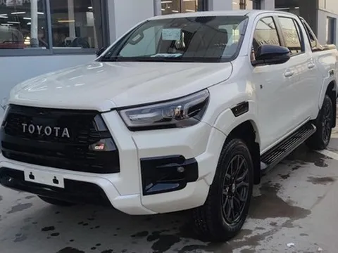 Đại lý chào bán Toyota Hilux GR Sport độc nhất Việt Nam: Giá 1,1 tỷ đồng, ngang tầm Ranger Raptor