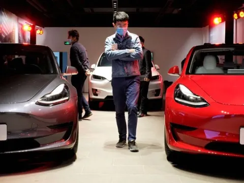 Thách thức của Tesla khiến Elon Musk như ngồi trên đống lửa : “Bong bóng” xe cũ