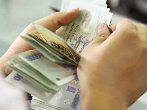 Cá nhân vừa làm công ăn lương, vừa kinh doanh riêng thì đóng thuế TNCN như thế nào ?