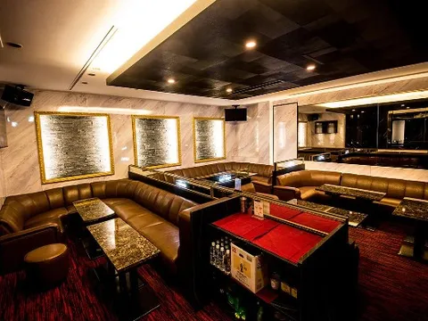 Karaoke, bar an toàn hơn với vật liệu chống cháy Aica Cerarl