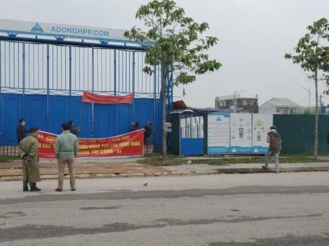 Nhiều người vây công trường đòi tiền lương ở Huế