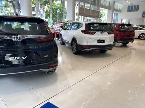 Xe đa dụng MPV đua nhau giảm giá những ngày cuối năm