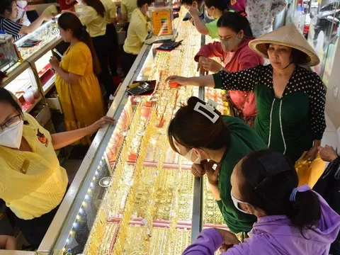 Giá vàng hôm nay 29-12: USD đảo chiều tăng giá, vàng suy yếu