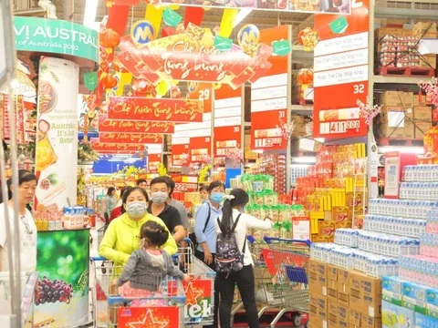 Siêu thị tung hàng chục ngàn sản phẩm Tết giảm giá sâu