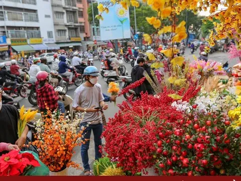 Thị trường đồ trang trí Tết dần sôi động