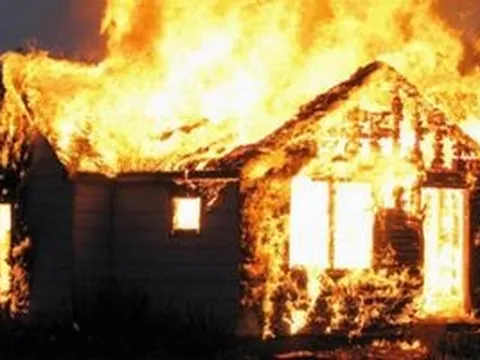 Hai vợ chồng cùng 3 con tử vong trong vụ cháy phòng ngủ khóa trái