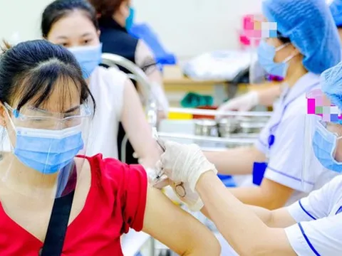 Bộ Y tế phải làm rõ việc để VNVC giữ lại hơn 73.000 liều vắc xin tiêm ngoài kế hoạch