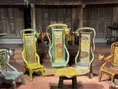 Bộ bàn ghế 7 con mèo 'độc nhất vô nhị' giá 1 tỷ đồng chào Tết Quý Mão 2023