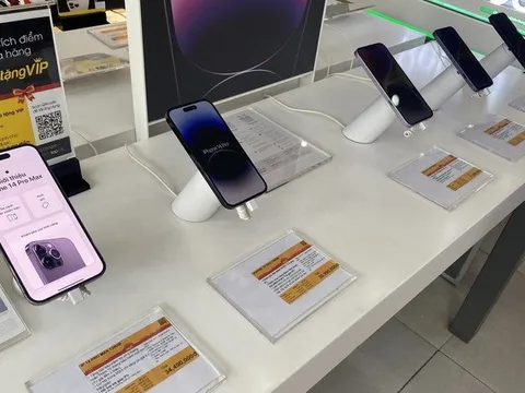 iPhone mới, cũ dồn dập giảm giá