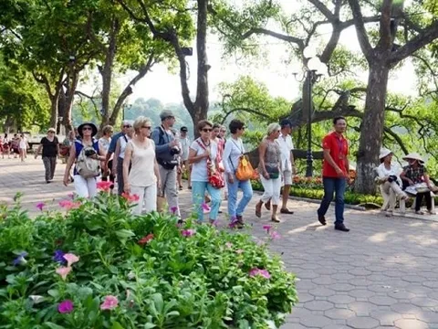 Sở Du lịch Hà Nội kiểm tra, xử lý việc đeo bám, chèo kéo du khách