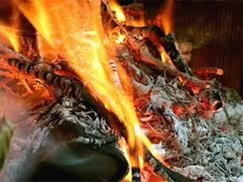 Đốt than sưởi ấm, cặp vợ chồng tử vong trong căn nhà mới