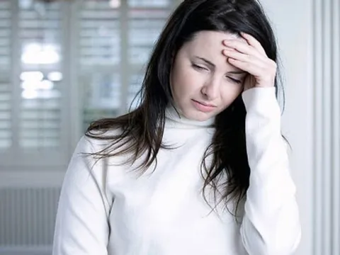 Đang yên lành đột nhiên chân tay co rút, cứng đờ… là bệnh gì?