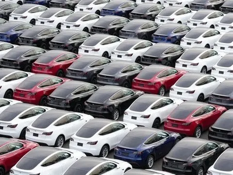 Có phải nhà đầu tư đã quá khắt khe với Tesla: Bán hơn 1,3 triệu xe, tăng trưởng 40% vẫn ‘fail target’, cổ phiếu giảm dựng đứng trong năm qua