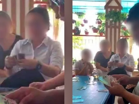 Xôn xao hình ảnh nữ hiệu trưởng cùng nhiều người đánh bài ăn tiền