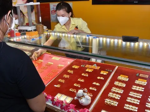 Giá vàng hôm nay 3-1: Tăng ngay trở lại khi vừa mở cửa