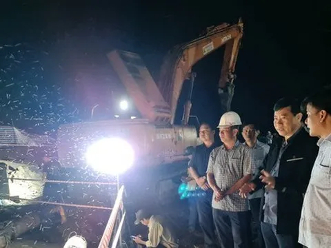 Việc giải cứu bé trai rơi xuống trụ bê tông 35m tiếp tục gặp khó