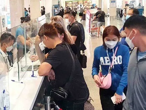 Khó mua vé máy bay Tết dù tăng chuyến