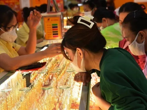 Giá vàng hôm nay 4-1: Tăng dữ dội