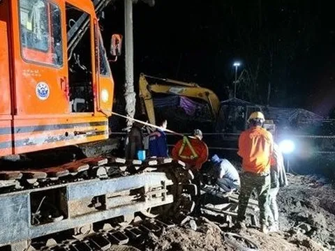 Chưa xác định thời gian đưa bé trai lọt vào trụ bê tông ở Đồng Tháp lên mặt đất