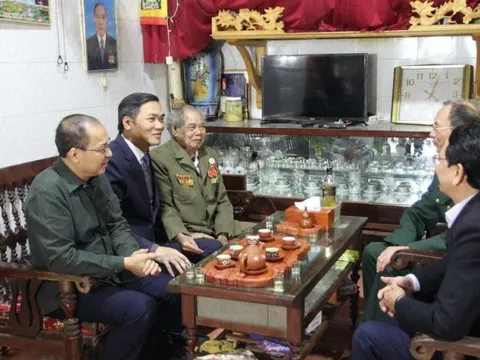 Phó Bí thư Tỉnh ủy Nghệ An chúc Tết gia đình chính sách