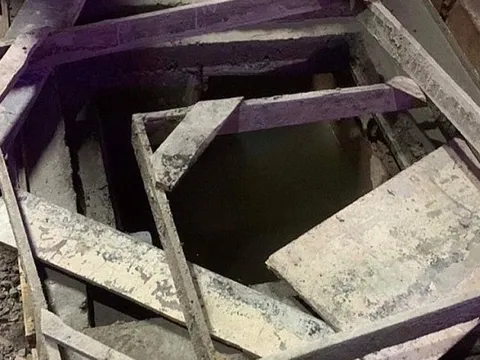 Cháu bé 2 tuổi rơi xuống hố ga không nắp, bị cuốn hơn 10 m