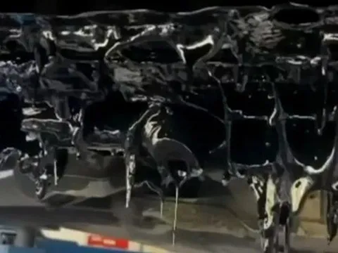 Hàng sửa xe 'đứng hình' vì xe 60.000km chưa thay dầu