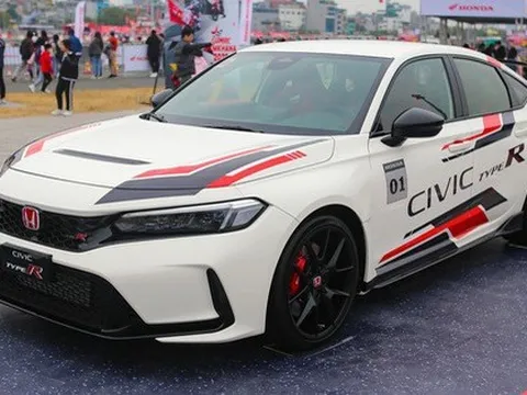 Người Việt phải mua Honda Civic Type R giá gấp 3 lần bản thường