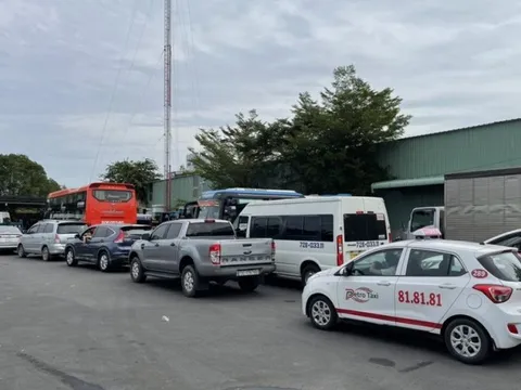 BR-VT: Lượng xe đăng kiểm quá tải, các trung tâm tăng ca phục vụ