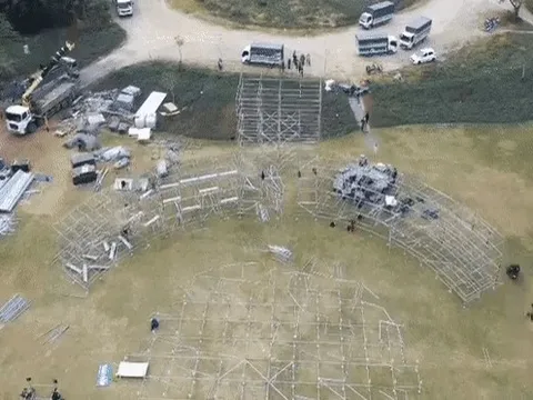 Xuyên đêm chuẩn bị sân khấu Gala Car Choice Awards 2022, sẵn sàng đón hơn 800 khách mời