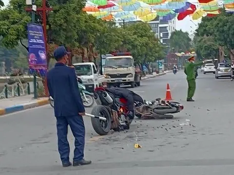 Đằng sau những bức ảnh TNGT: Ducati Hypermotard gẫy cổ phốt vì đâm phải Honda Wave sang đường