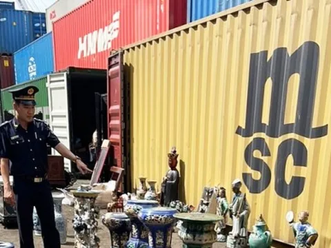 Lô đồ cổ hơn 100 năm tuổi nhập lậu từ Pháp về TPHCM