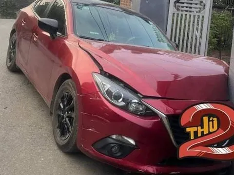 Đằng sau những bức ảnh TNGT: Nghi "ma men nhập", tài xế Mazda3 đâm thẳng cổng nhà