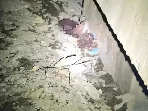 Thi thể bé sơ sinh bị bỏ dưới chân cầu nhiều ngày