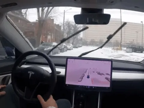 Công nghệ tự lái 'thần thánh' của Tesla cũng phải chịu thua thời tiết