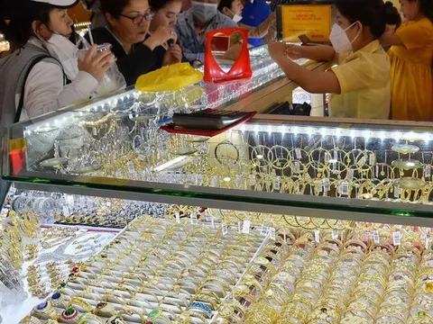 Giá vàng hôm nay 7-1: Đảo chiều tăng sốc