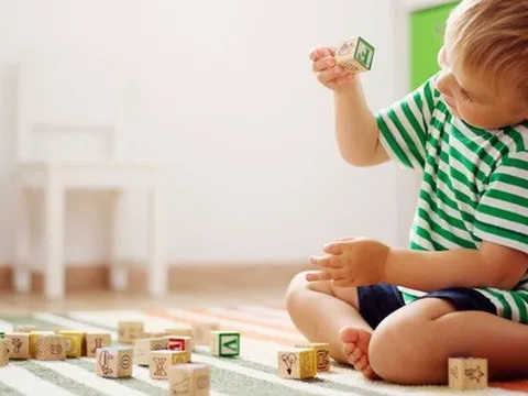 Mới: Phát hiện trẻ bị tự kỷ chỉ qua một sợi tóc