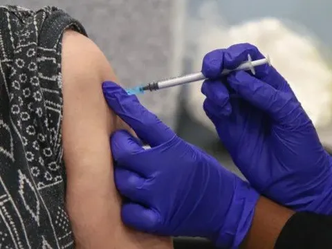 BioNTech bắt đầu thử nghiệm vắc xin trị ung thư trong năm nay