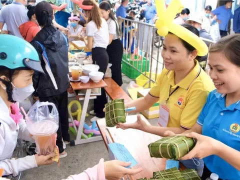 Ấm áp những phiên chợ nghĩa tình của các bệnh viện tại Tp.HCM