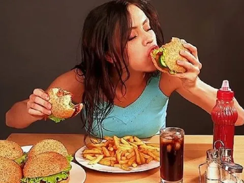 Nhiều người cứ vô tư ăn thịt nhiều mà không biết đến những tác hại đáng sợ này