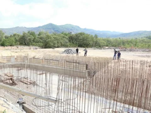 Dự án thuỷ lợi 305 tỷ đồng thành bãi hoang, tạm ứng 75 tỷ đồng để bồi thường cho dân