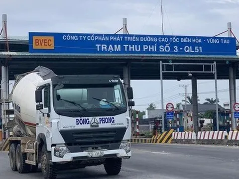Thu phí cao tốc Biên Hòa - Vũng Tàu: 'Cục Đường bộ như đi giữa 2 làn đạn'